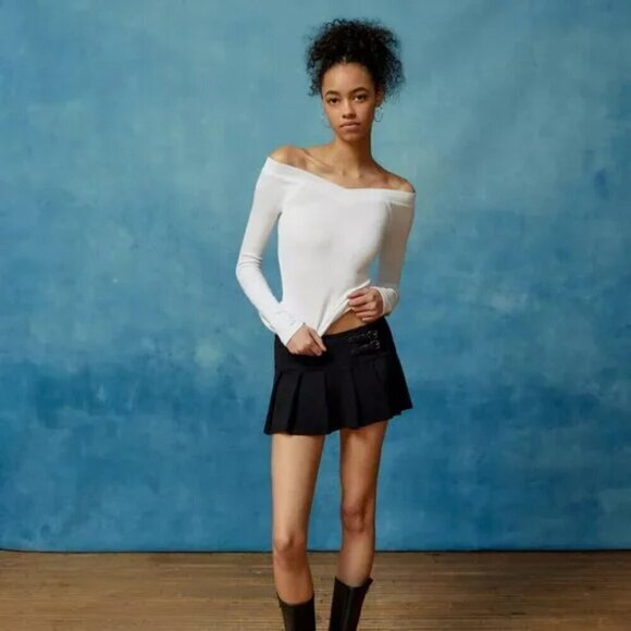 NWT Urban Outfitters BDG Shannen Off The Shoulder Long Sleeve White Tee - Picture 4 of 5